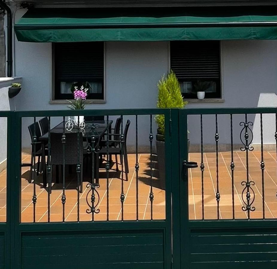 Apartamentos A Illa 雷东德拉 外观 照片
